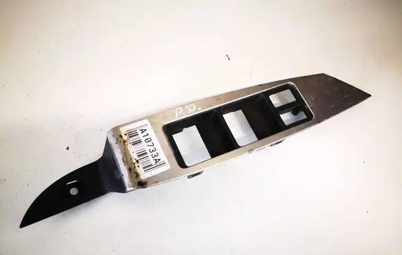 Nissan Murano Z50 Front door window switch trim 