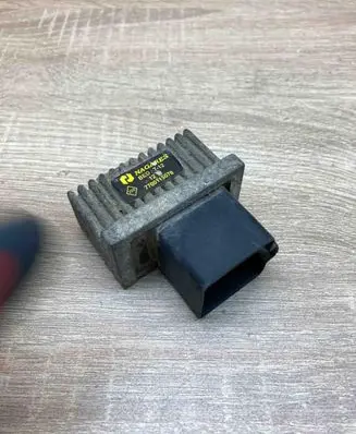 Renault Espace III Glow plug pre-heat relay 7700115078