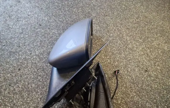 Chrysler 200 Front door electric wing mirror