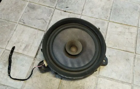 Mitsubishi Grandis Front door speaker MR986442