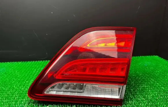 Tailgate rear/tail lights