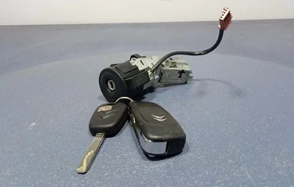 Citroen C4 Grand Picasso Ignition lock N0503823