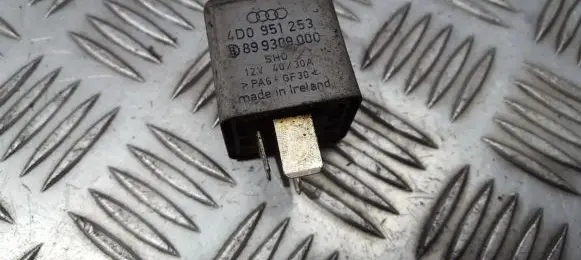 Volkswagen PASSAT B5 Other relay 4d0951253 899309000