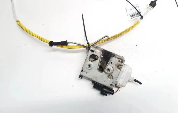 Audi A3 S3 8L Front door lock 8l1837016b