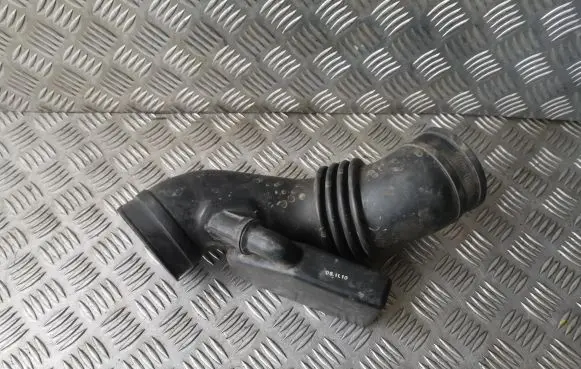 Air intake hose/pipe