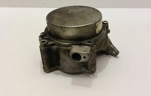 Volkswagen PASSAT B6 Vacuum pump 06H145100AB