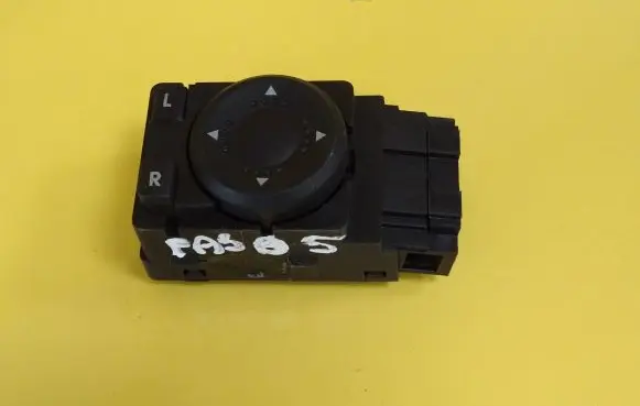 Wing mirror switch