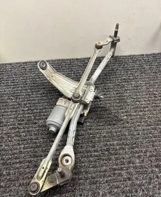 Volvo XC90 Front wiper linkage and motor 3397021991 20190809 31425981