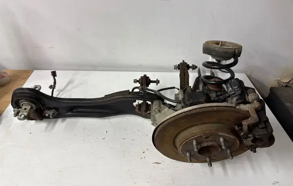 Chrysler Pacifica Rear wheel hub spindle/knuckle 
