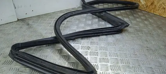 Maserati Levante Rubber seal rear door 670032884