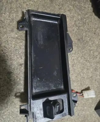BMW 5 E39 Cigarette lighter front 8159694