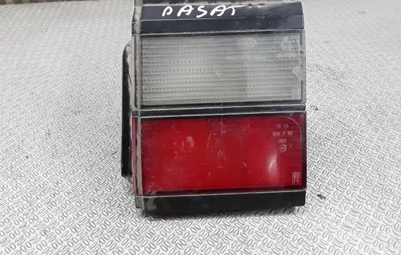 Volkswagen PASSAT B3 Tailgate rear/tail lights 357945108
