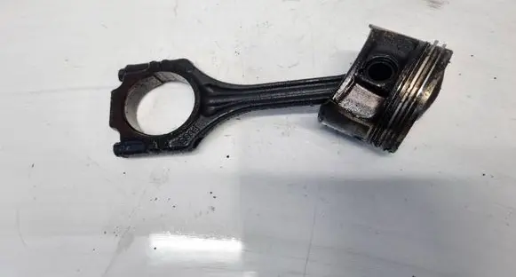 Volkswagen Touran I Piston with connecting rod 