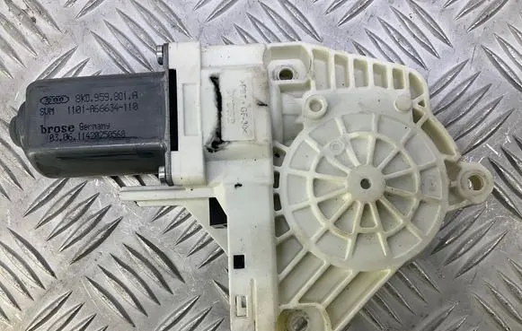 Audi A5 Sportback 8TA Front door window regulator motor 8K0959801A