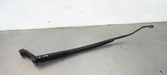 Toyota RAV 4 (XA30) Front wiper blade arm