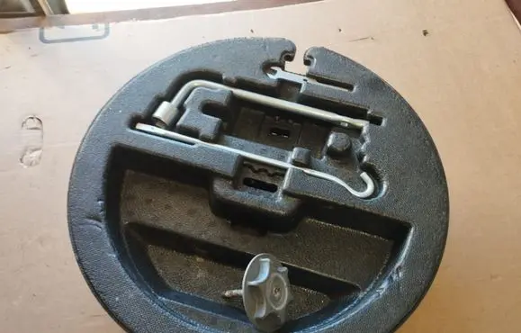 Infiniti G37 Tool box 