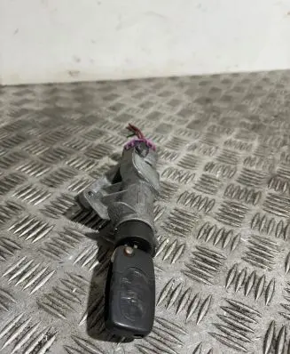 Volkswagen Golf IV Ignition lock 4B0905851C
