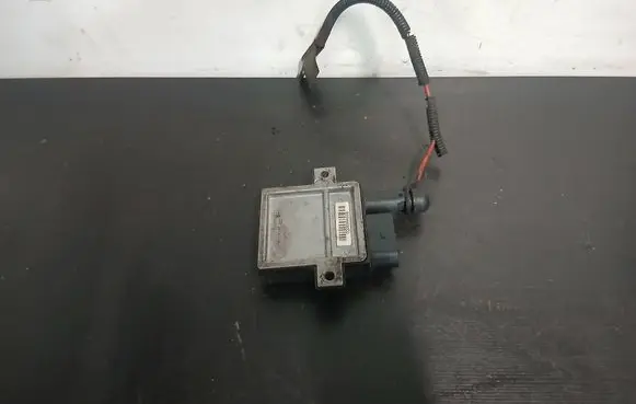 BMW 5 E60 E61 Glow plug pre-heat relay E2110022360
