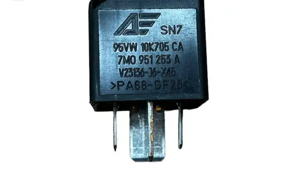 Volkswagen Touran I Other relay 7M0951253A