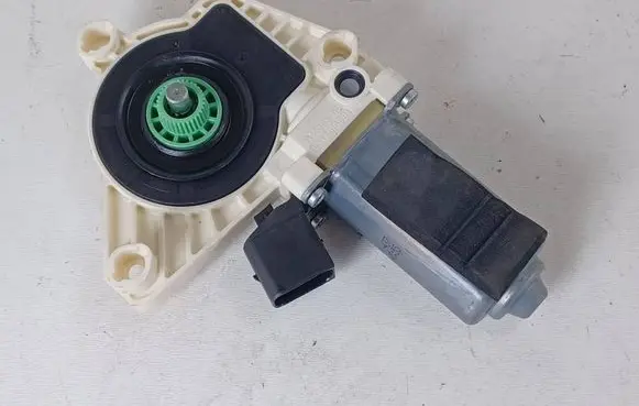 Mercedes-Benz CLA C117 X117 W117 Rear door window regulator motor A55383110 0536010604