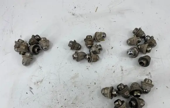 Mitsubishi L200 Nuts/bolts