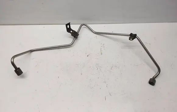 Volkswagen PASSAT B6 Fuel injector supply line/pipe 