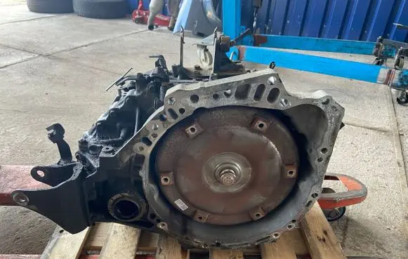 Toyota Avensis T270 Automatic gearbox U660D 090126 2A11G1