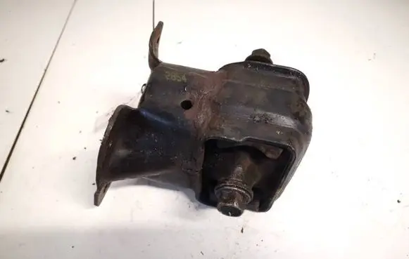 Jeep Grand Cherokee (WK) Engine mount bracket