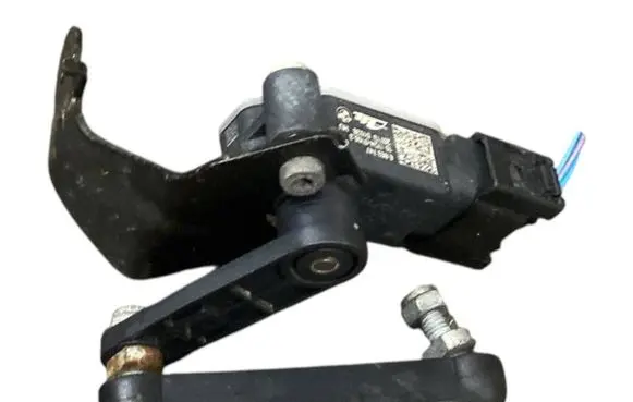 BMW X6 F16 Rear air suspension level height sensor 6853747 37146853747