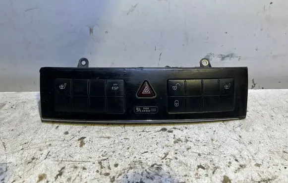 Mercedes-Benz C W203 Hazard light switch 2038707510 33635303 30070410222786