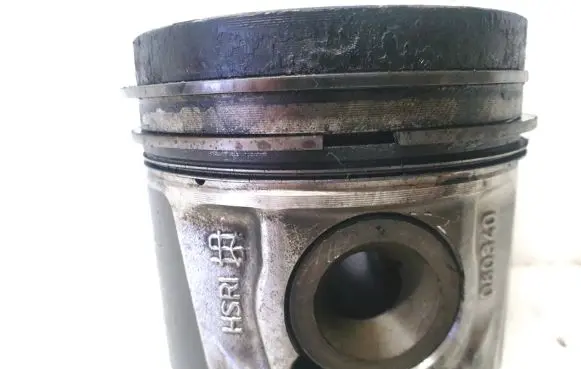 Nissan Qashqai Piston with connecting rod 080340