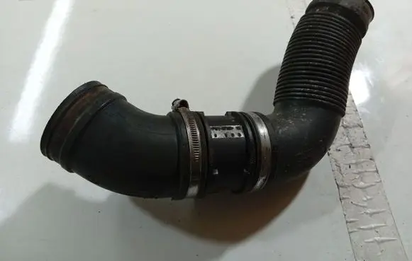 Opel Zafira B Air intake hose/pipe 55353872