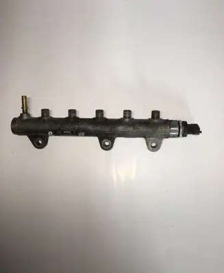 Opel Vivaro Fuel main line pipe 0445214207 0281002916