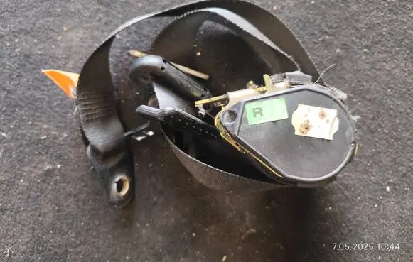 Ford Focus Front seatbelt 98ABA61294DA 040238