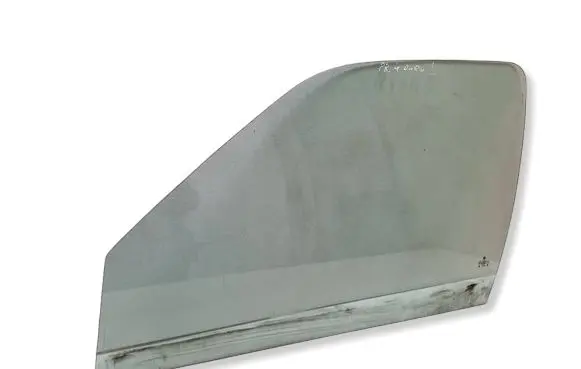 Volkswagen Golf III Front door window glass four-door 