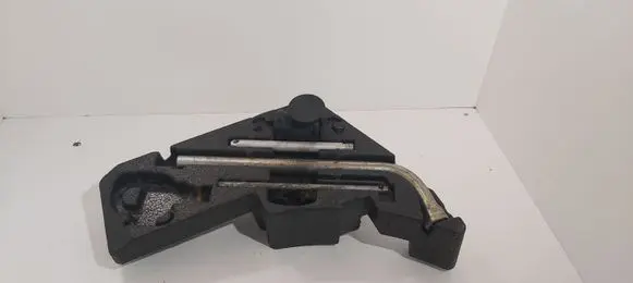 Volkswagen Touareg I Tool set 7L0012113