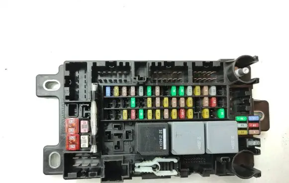 Land Rover Discovery Sport Fuse module K8D214N030AD