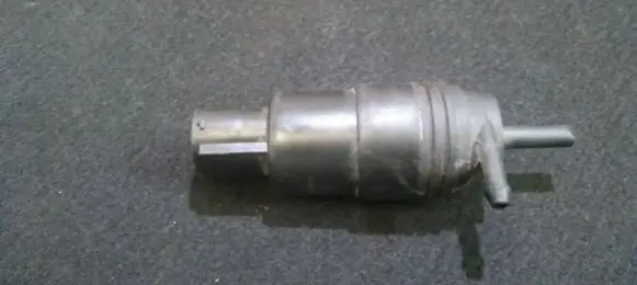 BMW 5 E39 Windscreen/windshield washer pump