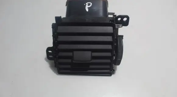 Toyota Auris 150 Dashboard side air vent grill/cover trim