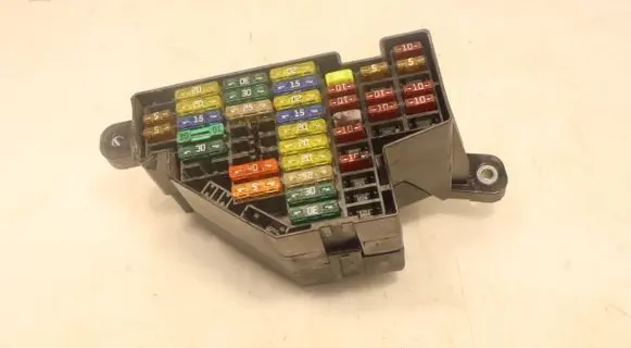 Volkswagen PASSAT B7 Fuse box set
