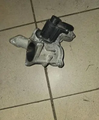 Volkswagen PASSAT B6 EGR valve 03G131502 1084900