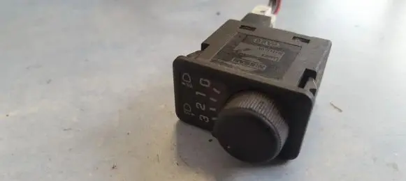 Nissan Primera Headlight level height control switch
