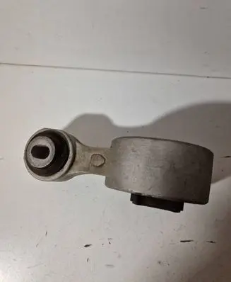 Nissan X-Trail T32 Engine mount bracket 1135048A0A
