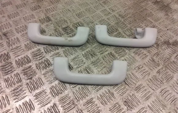 Hyundai Bayon A set of handles for the ceiling 