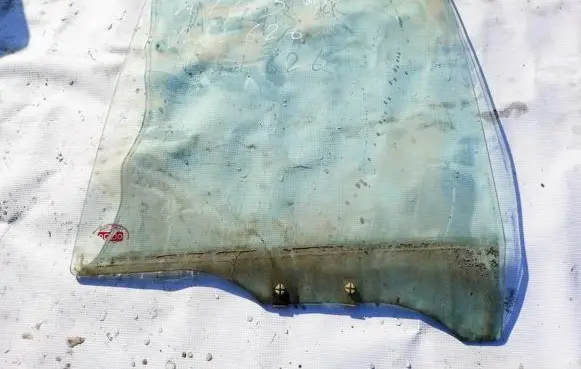 Mazda 626 Rear door window glass