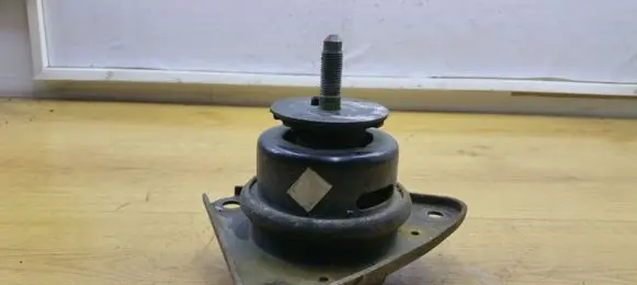 Hyundai i30 Engine mount bracket