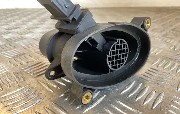 BMW 1 E81 E87 Mass air flow meter 7788744 0928400504 1362