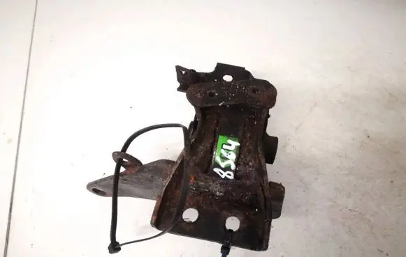 Toyota Avensis T250 Engine mount bracket