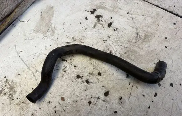 Audi A4 S4 B5 8D Engine coolant pipe/hose 8D0819373