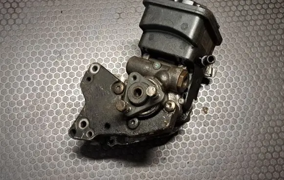 BMW 5 E39 Power steering pump 2247556 32422247556 7692974518
